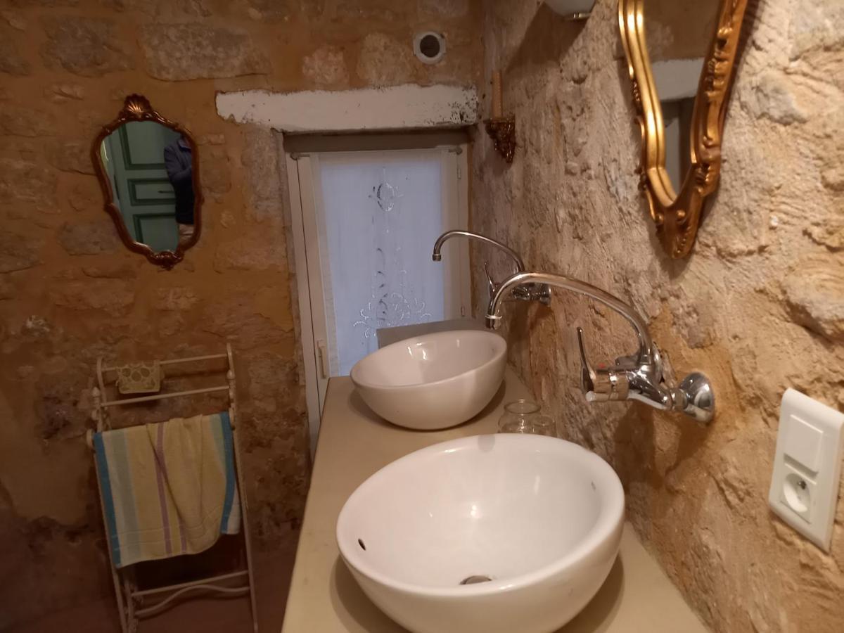 Chambre D Hotes Les Remparts Сан-Сиприан Екстериор снимка